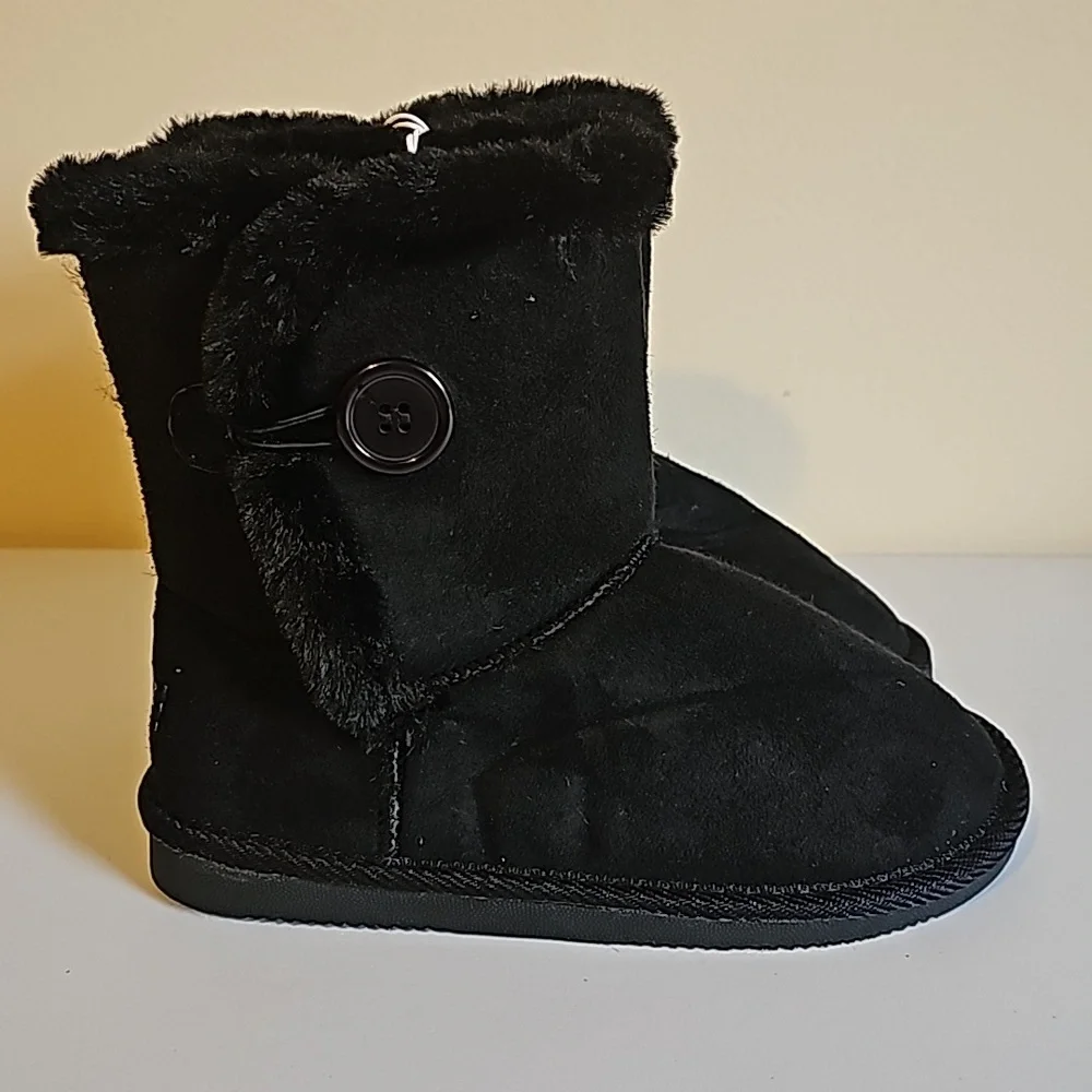 US‎ Sports Girl's Black, faux fur lined, Suede Boots Size 2